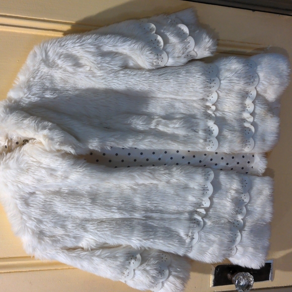 Girls size extra small 4 White fur coat - Picture 2 of 5